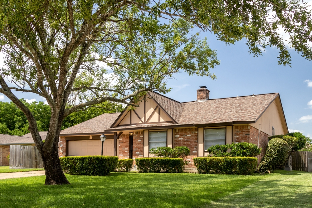 typical ranch style house in alamo ranch texas